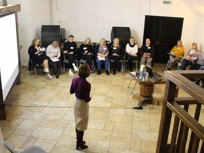 For the first time, with specialists working in care  from various institutions of education departments from all regions, WWB discussed a program to prepare substitute parents for the reception and upbringing of children with disabilities.  