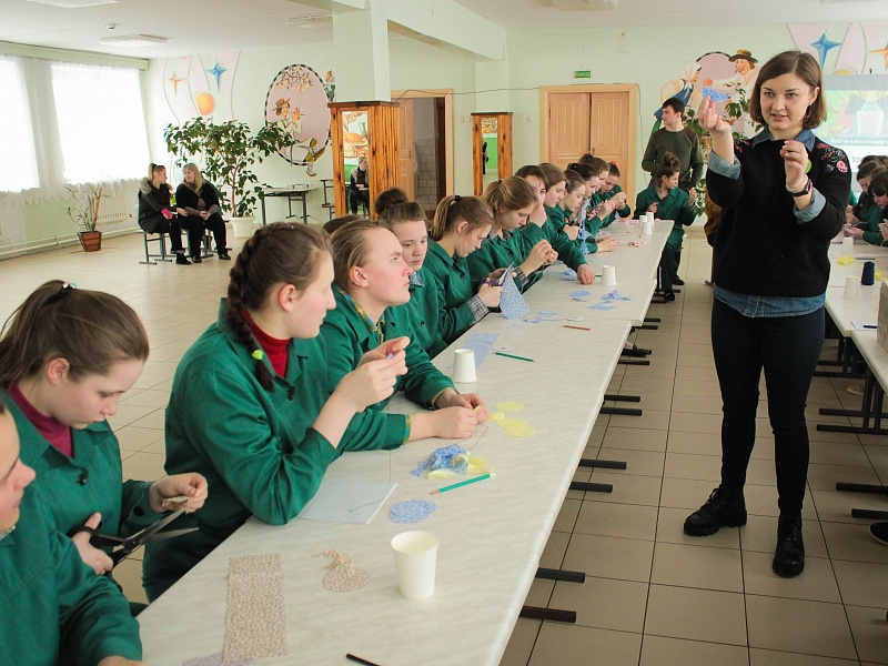 "Дарите женщинам цветы!"