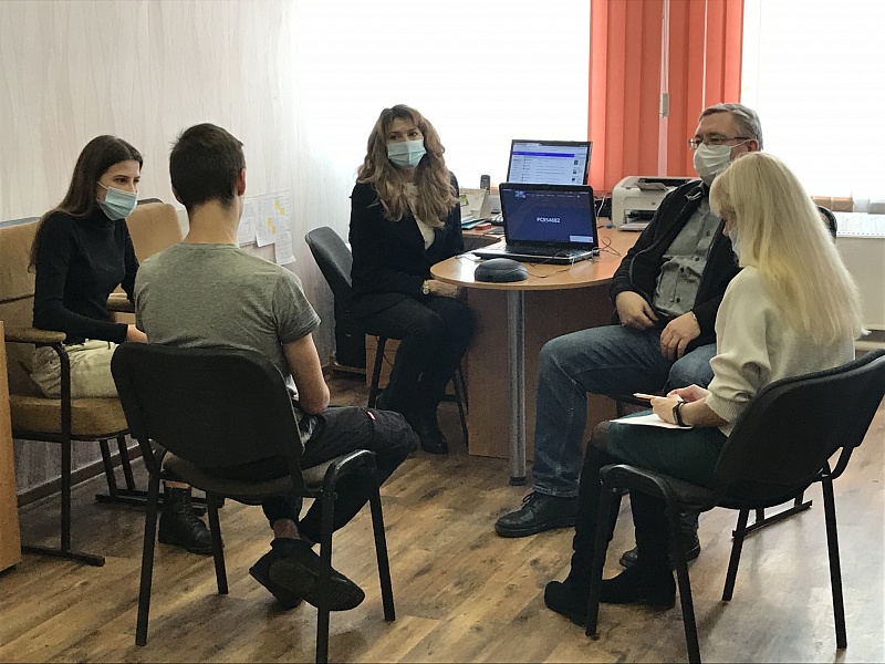 Consulting session for specialists in interviewing adolescents in contact with the law