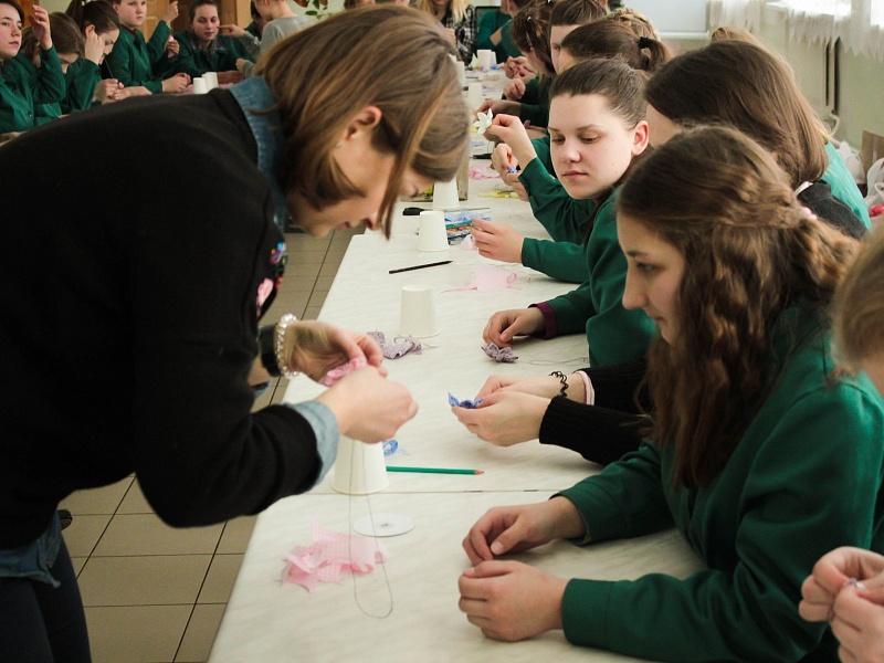 "Дарите женщинам цветы!"