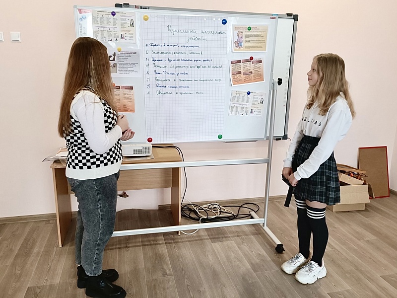 Teenage Coaches on Children's Rights Teach  of the Gorodishche House-boarding Institution