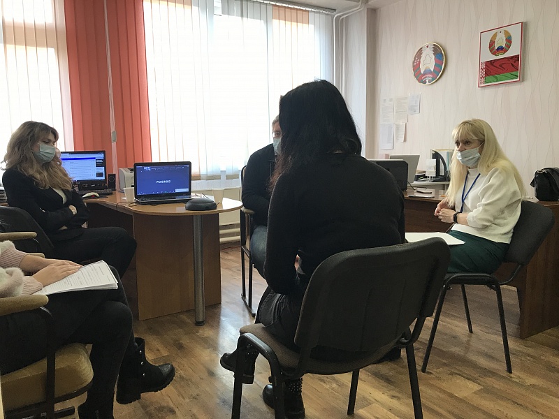 Consulting session for specialists in interviewing adolescents in contact with the law