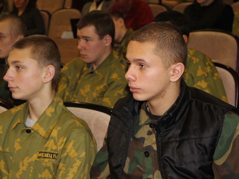 К вам стучится Новый год!