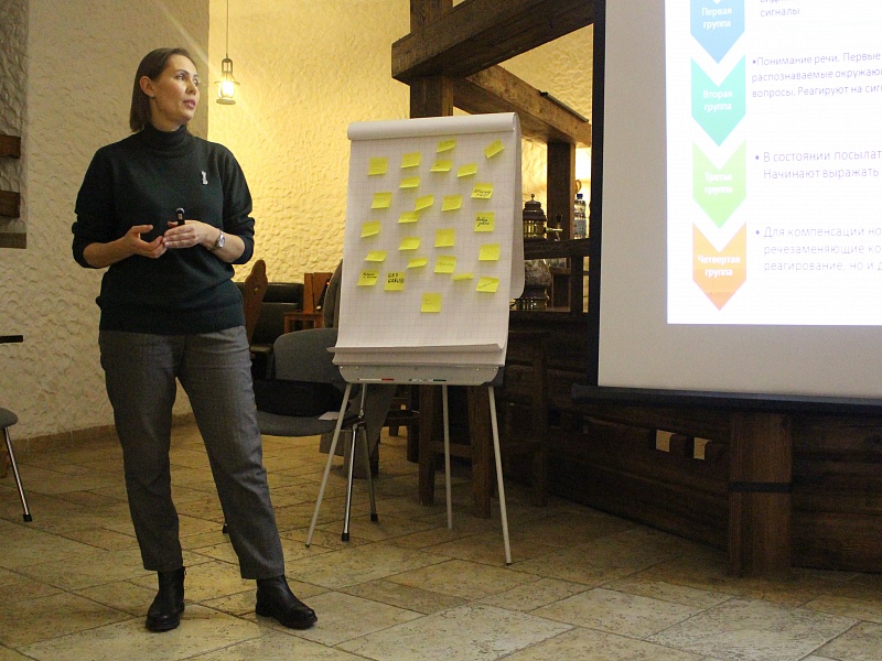 For the first time, with specialists working in care  from various institutions of education departments from all regions, WWB discussed a program to prepare substitute parents for the reception and upbringing of children with disabilities.  