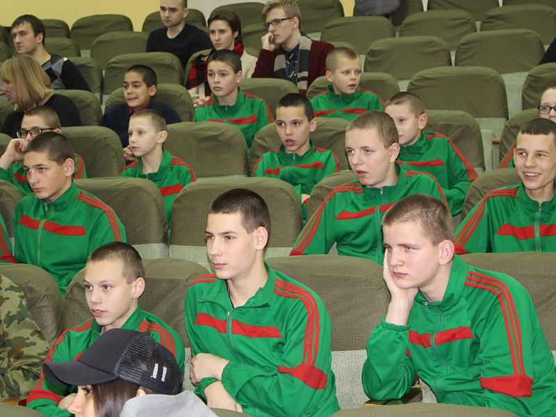 К вам стучится Новый год!