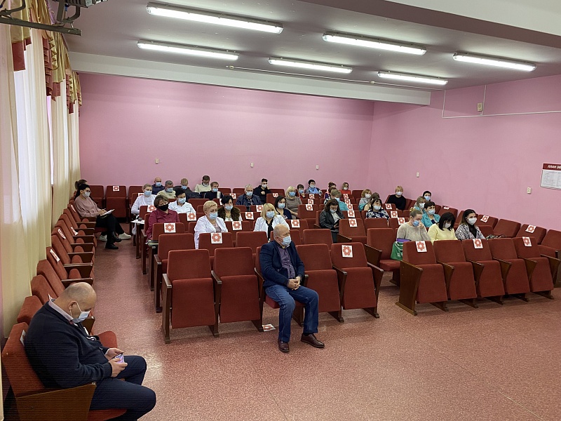 Равный равному: главный принцип и коммуникации и обучения специалистов