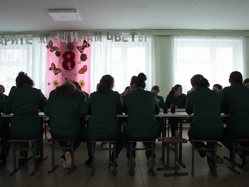 "Дарите женщинам цветы!"