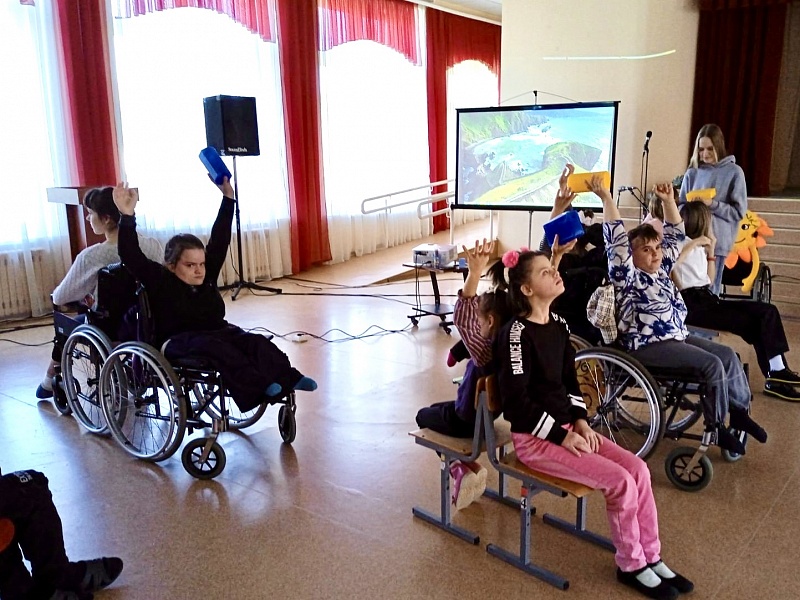 Тренеры-подростки обучают правам своих сверстников