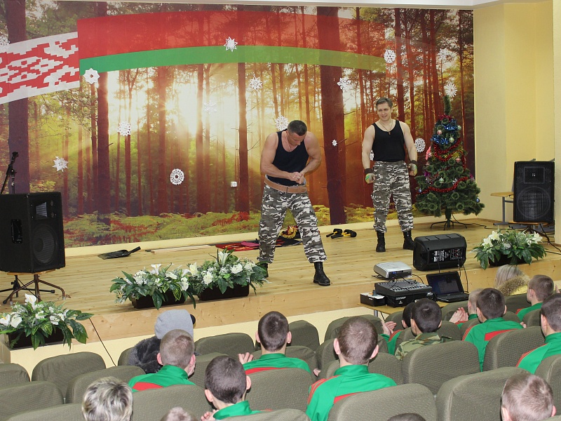 К вам стучится Новый год!