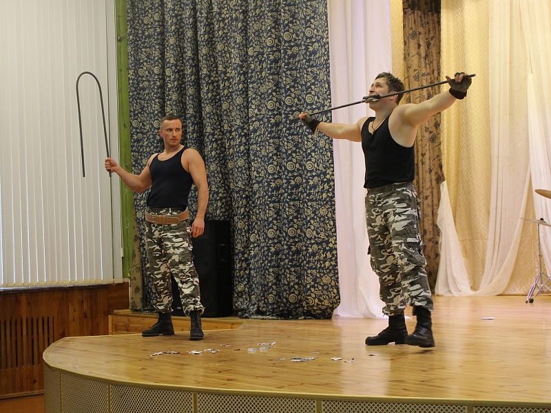 К вам стучится Новый год!