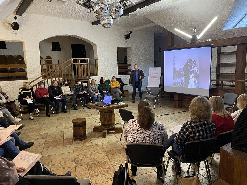 For the first time, with specialists working in care  from various institutions of education departments from all regions, WWB discussed a program to prepare substitute parents for the reception and upbringing of children with disabilities.  