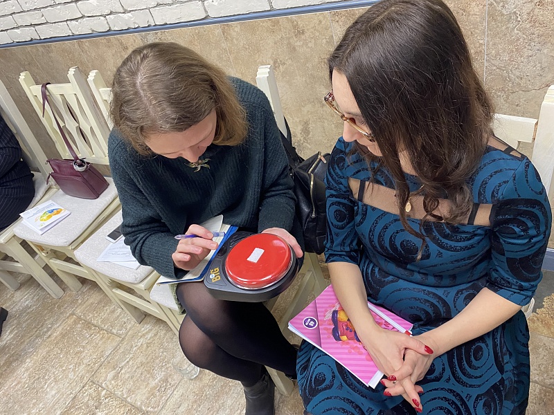 Alternative Communication in residential  house-boarding institutions: First Steps