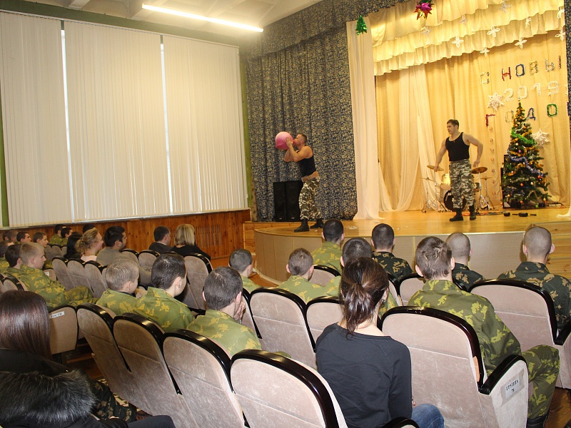 К вам стучится Новый год!