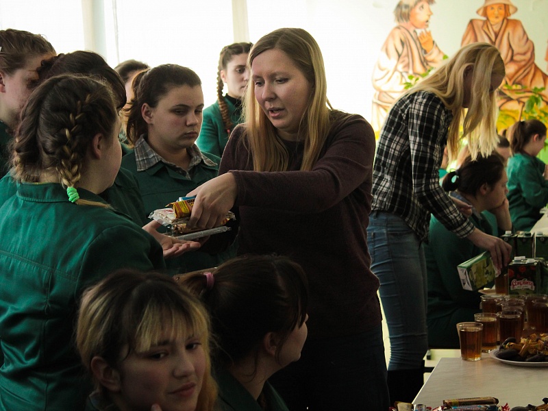 "Дарите женщинам цветы!"