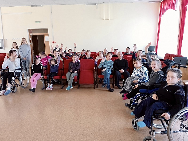 Тренеры-подростки обучают правам своих сверстников