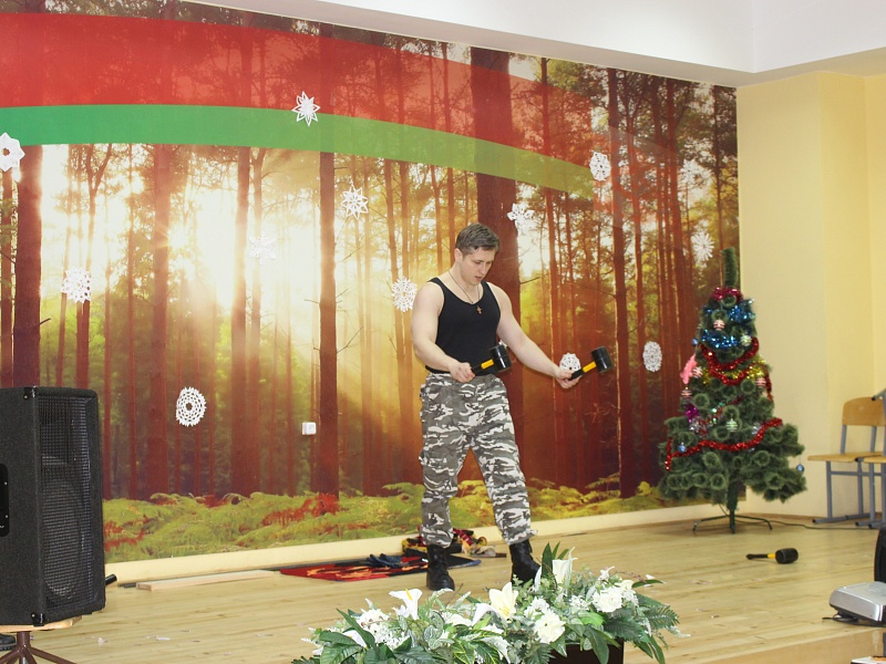 К вам стучится Новый год!