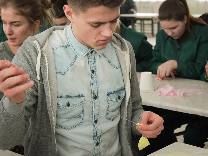 "Дарите женщинам цветы!"