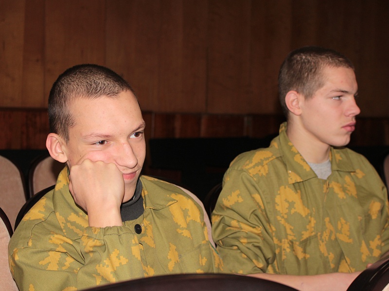 К вам стучится Новый год!