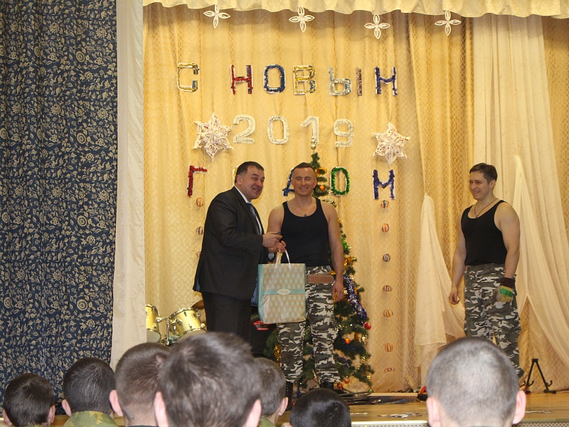 К вам стучится Новый год!