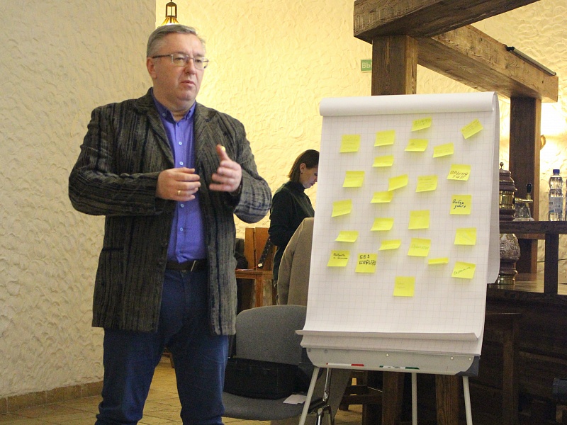 For the first time, with specialists working in care  from various institutions of education departments from all regions, WWB discussed a program to prepare substitute parents for the reception and upbringing of children with disabilities.  