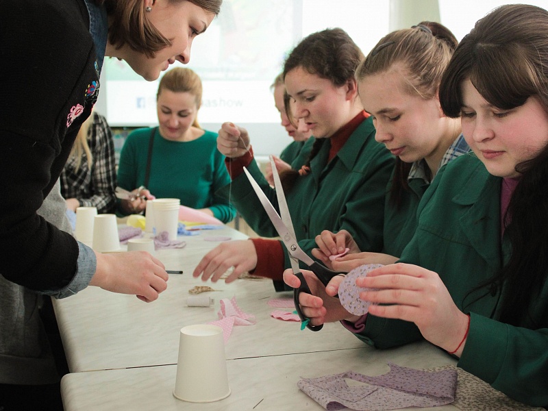 "Дарите женщинам цветы!"