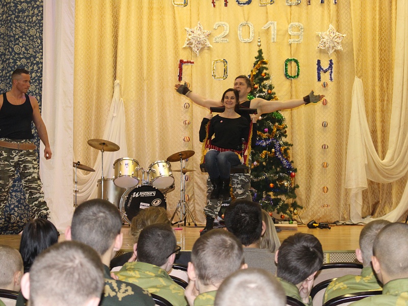 К вам стучится Новый год!