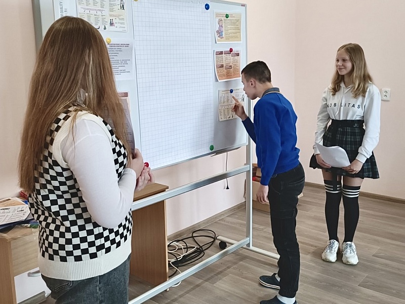 Teenage Coaches on Children's Rights Teach  of the Gorodishche House-boarding Institution