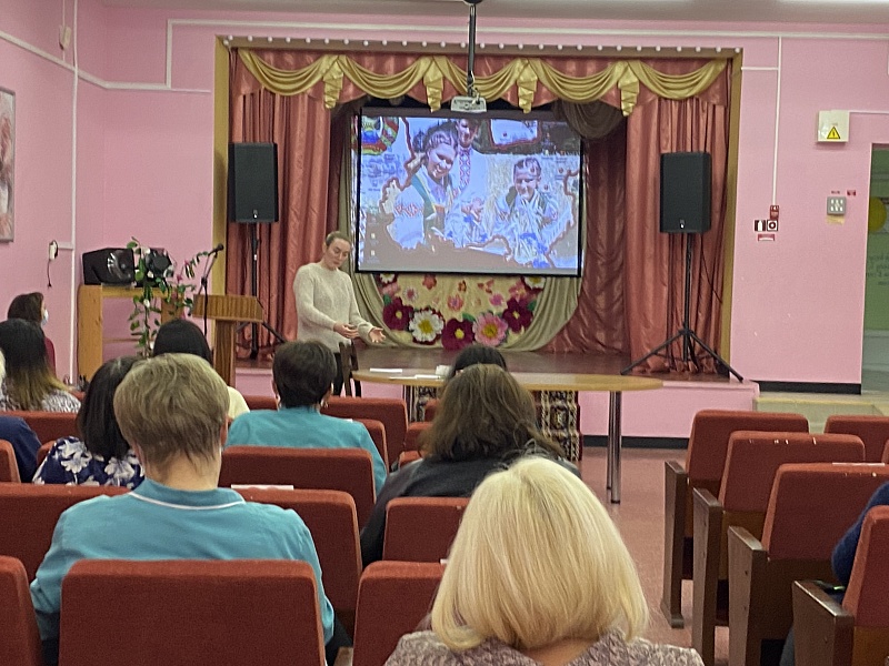 Равный равному: главный принцип и коммуникации и обучения специалистов