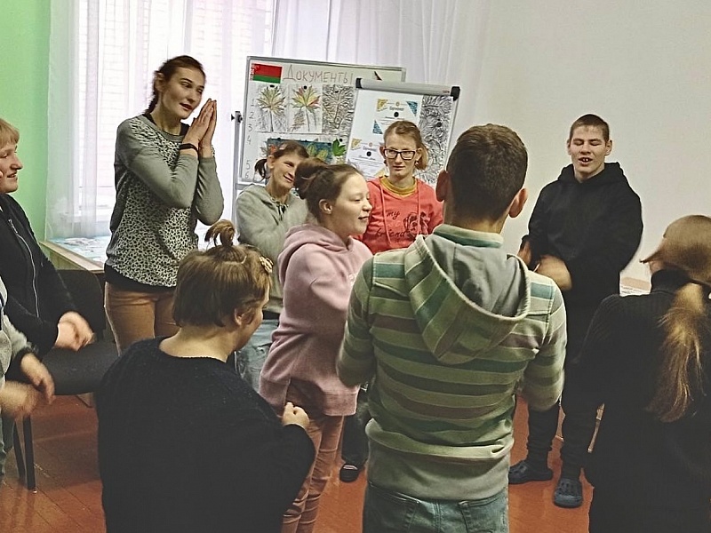 Как подростки с особенностями учат других