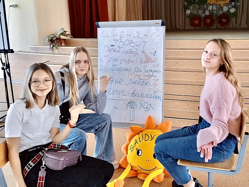 Teen coaches teach rights to their peers