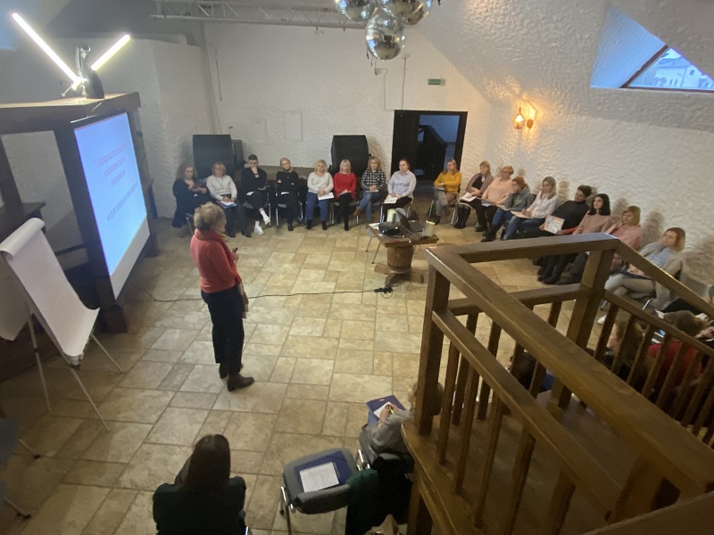 For the first time, with specialists working in care  from various institutions of education departments from all regions, WWB discussed a program to prepare substitute parents for the reception and upbringing of children with disabilities.  